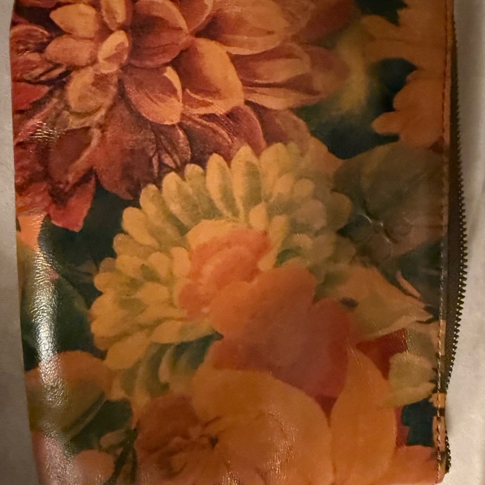 Patricia Nash Brand New Never Used Leather wristlet-Floral beautiful blend